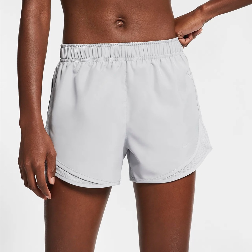 Nike Tempo Shorts size S in light grey